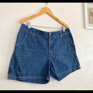 Y2K Levi's cargo shorts vintage 90s
relaxed denim shorts 16
